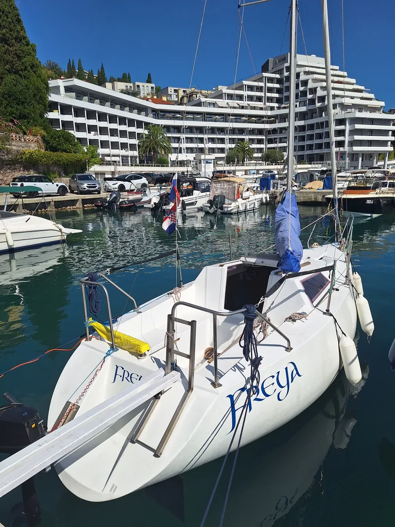 Boarding the cockpit from the quay