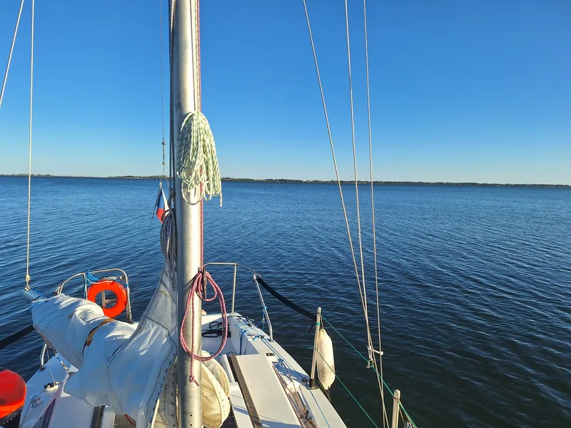 Mast and coiled halyards under way