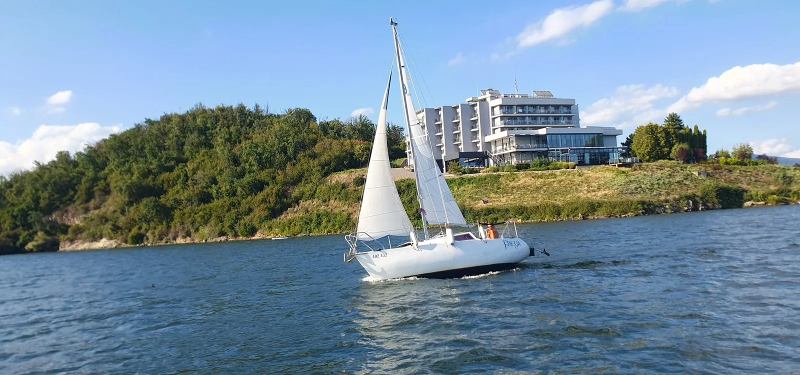 Sasanka 670 Freya under sail
